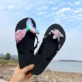 Damen Sommer Pailletten Meerjungfrau Seestern Strand Flip Flops, modische Outdoor Sandalen. - M (38-39 / 25cm) / Schwarze Sohle mit Multi