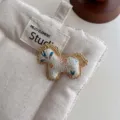 Neues chinesisches Song-Brokat besticktes Pferd Brosche Pin, exquisite Handwerkskunst. - Beiges Pony (Zufälliges Muster)