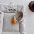 Süße Bonbon-Farbe Haargummi mit gelber Harzperle, breiter Stoff-Zopfgummi Variante. - Beige