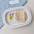 Kleine gele geruite stoffen oortelefoon opbergtas met schattige hanger en draagriem. - Gele Ruit