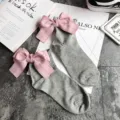 Cute grey cotton crew socks featuring large pink striped bowknots at the back, sweet style. - One Size / Light Gray + Pink Bowknot