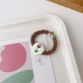 Brauner Haargummi mit süßem Herz Tulpe Anhänger und Bären Webecht, Haaraccessoire - Braunes Haargummi + Weißes Tulpen-Stoffetikett
