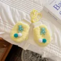 Gelbe Lammfell Baby Fäustlinge mit süßem blauen Bären und bunten Bommeln im Winter. - Kleinkind (1-3 Jahre) / Gelb + Grüner Bär