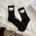 Chaussettes mi-hautes noires en coton avec broderie d'ourson blanc duveteux pour femmes. - Taille Unique (EU 34-39) / Noir Ours Blanc
