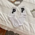 Calcetines blancos de tubo medio para mujer con bordado letra P negra, uso diario cómodo. - Talla única / Calcetines Blancos + P Negro