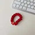 Roter Plissee Haargummis mit besticktem Etikett, festliches Neujahrs Haaraccessoire für Damen. - Großer Haargummi - Reichtum Segen