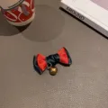 Weihnachten Schleife Haarklammer mit Goldglocke, rot dunkelgrün Stoff festliches Haarzubehör. - Rote Schleife Brosche
