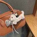 Süßer Plüsch Dackel Hunde Schlüsselanhänger Tasche Anhänger mit silbernem Herz - Milchweiß Schleife Dackel