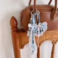 Μπρελόκ τσάντας τζιν σε σχήμα καρδιάς με δαντέλα, χαριτωμένο αρκουδάκι και χαμόγελο για κλειδιά. - Ανοιχτή Δαντέλα Καρδιάς