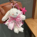 Süßer flauschiger Schlappohr-Hase Plüsch Tasche Anhänger mit rosa Schleife und Stern. - Rosafarbenes Kaninchen