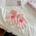 Rosa Plüsch Strick Kinderhandschuhe mit süßer Schleife Blume für Herbst Winter. - Geeignet für 3-6 Jahre / Hellrosa Handschuhe + Rosenrote Schleife