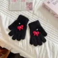 Kinder Winter schwarze Pluesch Handschuhe suesse rote Schleife warme Flausenhandschuhe - Geeignet für 3-6 Jahre / Schwarze Handschuhe + Rote Schleife