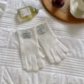 Guantes de punto blancos de cinco dedos con etiqueta azul cálidos guantes de invierno acogedores - Talla única / Blanco