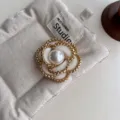 Goldene Kamelien Brosche mit Perle, Vintage klobige Kette Design für Damen Mode Accessoires. - Drei-Blatt Klobige Kette Brosche / Weiß