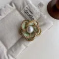 Elegant vintage camellia brooch with chunky chain and pearl accent, chic tweed lapel pin. - Five-Petal Chunky Chain Brooch / Green