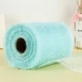 Lichtblauwe sneeuwstip tule stofrol voor het inpakken van boeketten en cadeauverpakking. - 14.2cm Breedte 15m Lengte / Lichtblauw