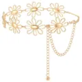 Détail de ceinture chaîne marguerite en métal doré, accessoire taille fleurie élégant. - Chaîne de Taille Fleur / Or