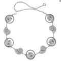 Vue de détail d'une chaîne de taille en métal argenté rétro avec pendentifs coquillage. - Chaîne de Taille Conque / Argent