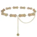 Détail de la chaîne de taille en métal doré de style rétro avec maillons et pendentifs. - Chaîne de Taille Nœud Papillon Doré