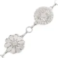 Détail de chaîne de taille en métal argenté, design floral vintage, accessorio de ceinture boho. - Chaîne de Taille Florale Argentée / Argent