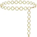 Dettaglio ravvicinato della catena da cintura in metallo dorato con cerchi intrecciati. - Catena da Vita con Anello Oro