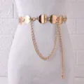 Détail de ceinture chaîne en métal doré, maillons à disques ronds avec pampille, accessoire de mode. - Chaîne de Taille Disque Doré
