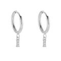 Pendientes de aro de acero inoxidable plateado con colgante de letra I de cristal elegante. - Letra I / Color acero