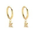 Pendientes de aro con letra de oro 18K estilo francés en acero inoxidable con estrás - Letra K / Dorado