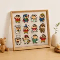 Quadratischer Holzfotorahmen mit transparentem Design und niedlichen Comic-Perlenbildern. - Holzmaserung / 10 Zoll (20.3*25.3)