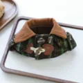 Collare mantella con risvolto caldo invernale per animali, tessuto scozzese verde, bottone. - Taglia S / Mantelline nocciola