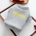 Detalle de sudadera gris para mascota, impresión de letras defender, ropa de perro. - XS / Gris Vigoré