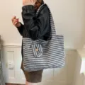 Retro striped canvas shoulder tote bag with small pouch, large capacity for daily use. - Mini Pouch Pendant Style / 40x6x32cm / Light Gray Stripes