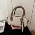 Vintage καμβάς τσάντα μπόουλινγκ με καφέ PU δέρμα και κομψό ξύλινο στολίδι χάντρας. - Χωρίς Κρεμαστό / Λευκό και Καφέ