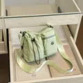 Hellgrüne Nylon Umhängetasche mit mehreren Fächern, lässige Outdoor Wanderung Reise Crossbody Tasche. - Grün