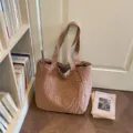 Lässige gestreifte Bubble-Gaze-Tasche, große Umhängetasche für Damen Alltag und Einkaufen. - Kaffeebraun