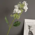Primer plano detallado de un solo tallo de flor de hortensia artificial blanca para decoracion. - 010 Blanco
