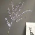 Primer plano de rama de fruta de bayas moradas artificiales para diseño floral de decoración nordica. - H58CM / Azul y Púrpura