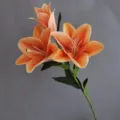 Primer plano detallado de flor de lirio naranja artificial, textura realista para hogar. - Amarillo Naranja