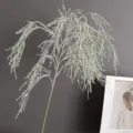 Detalle de rama de planta de raíz de banyan artificial, ideal para decoración de pared nórdica. - H86CM / Blanco