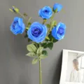 Branche de roses bleues artificielles à 6 têtes pour décoration de maison et mariage de luxe. - Bleu