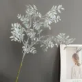 Rama de eucalipto artificial hojas esmeriladas verdes para decoración del hogar y arreglos. - 56cm / 010 Blanco