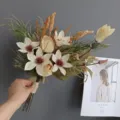 Ramo de flores artificiales vintage de clemátide de seda para accesorios de boda en casa - Beige Vintage