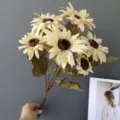 Detalle de ramo de girasoles artificiales vintage, accesorio decorativo estilo pintura al óleo. - H54CM / Blanco Crema