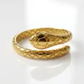 Goldfarbene offener Schlangenring mit feiner Schuppenstruktur, modischer Titanschmuck - Größe 7 / Gold
