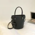 Schicke schwarze geflochtene Leder Eimer Tasche, stilvolle Damen Umhängetasche Alltag. - 19*12*19 / Schwarz