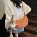 Koreanische plissierte Nylon Umhängetasche in Macaron Pink Hobo Schultertasche mit Plüsch - Ohne Anhänger / Ziegelrot