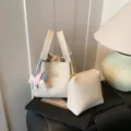 Koreanischer Stil PU Leder EimerTasche Set mit Beutel und süßem Pegasus Anhänger Damen. - Ohne Anhänger / Gebrochenes Weiß