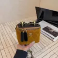 Bolso de caja acolchado de lujo con correa de cadena, bolso de moda para mujer diario. - S / Marrón