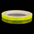 Rotolo di nastro adesivo riflettente giallo con struttura a nido d'ape per la sicurezza. - Giallo