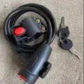 Vue détaillée du cadenas de câble de vélo portable avec support de fixation et deux clés. - Extra Épais 9mm 90cm Avec Support / Noir